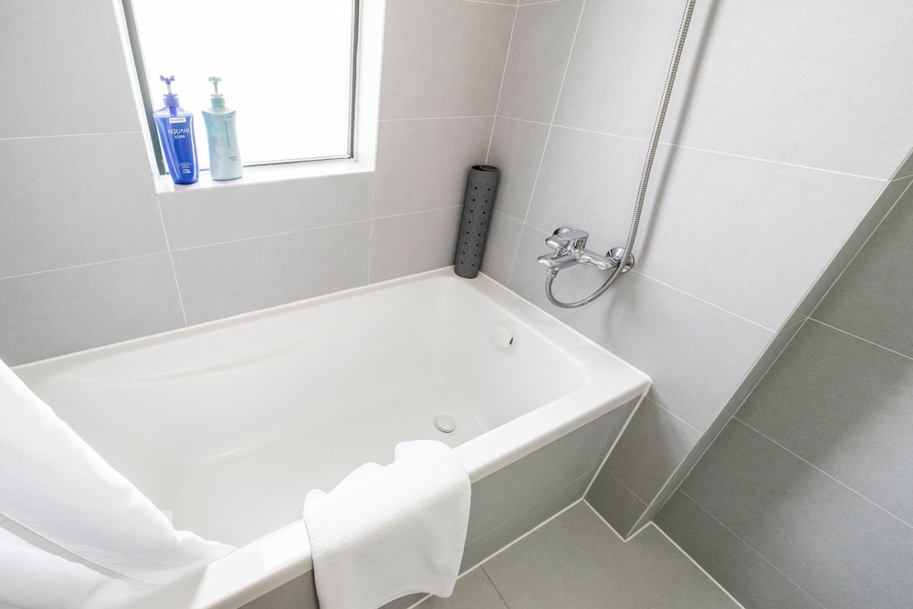 Tyms Spacious 4BR 2BA Apt Xujiahui