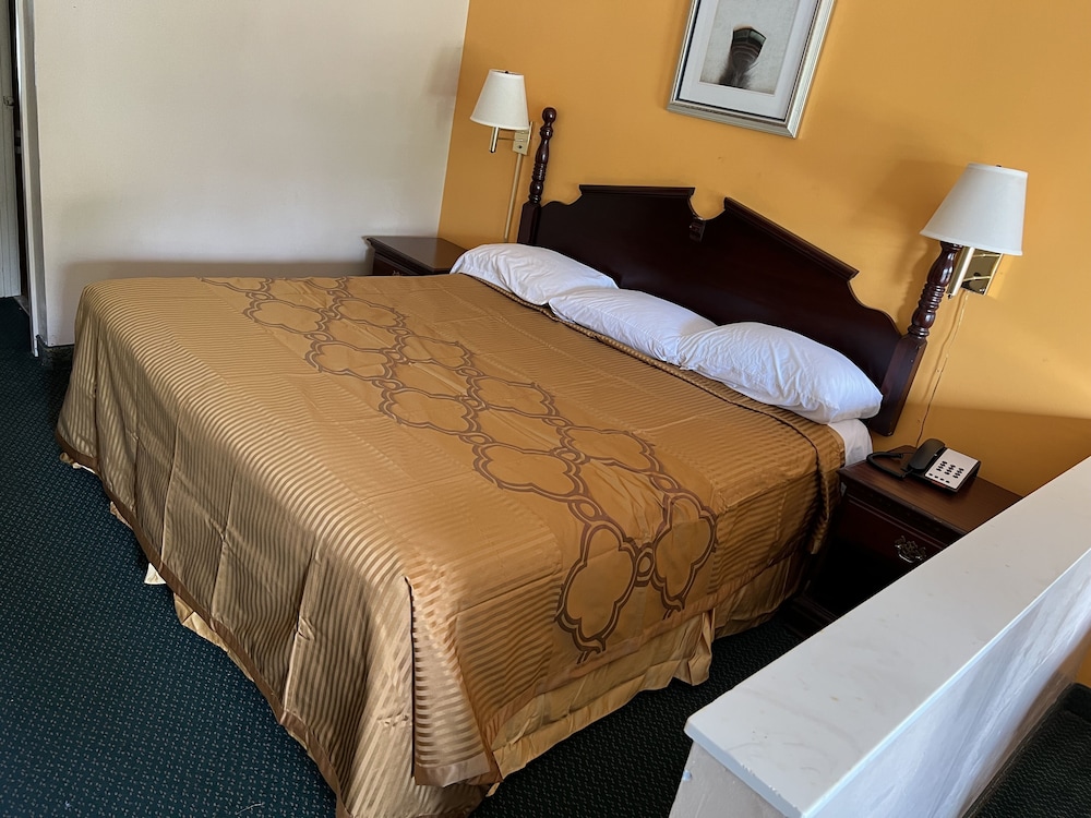 Deluxe Inn & Suites