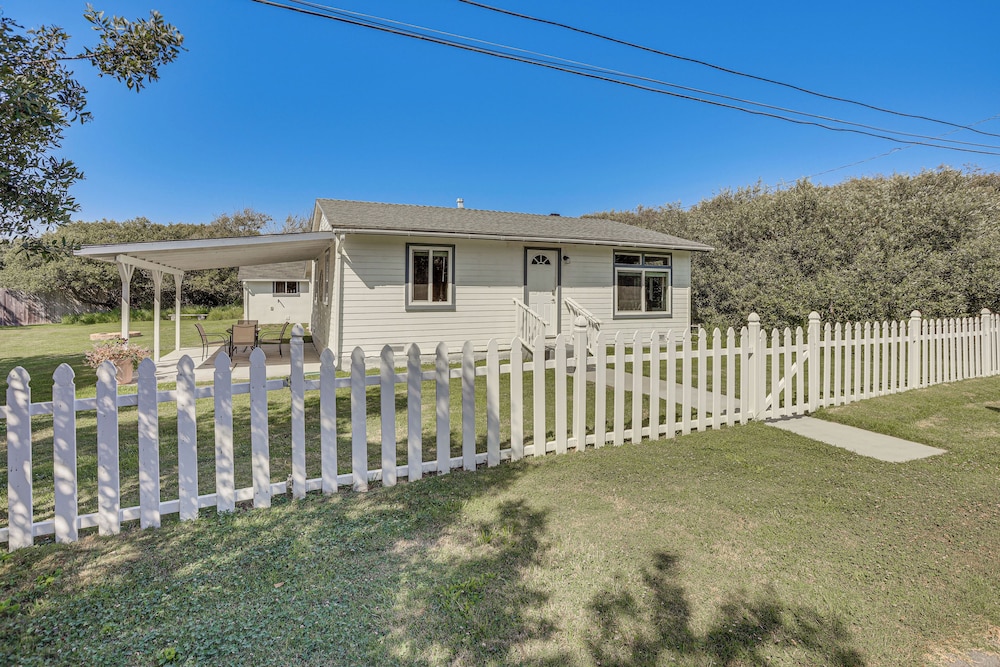 2 Blocks to Beach: Dog-friendly Oceano Cottage view 4
