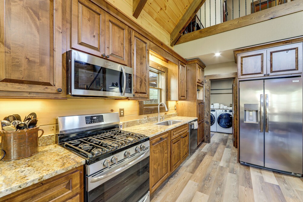 Riverfront Cabin w/ Mtn Views in Robbinsville
