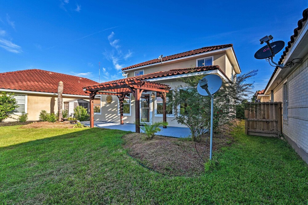 Walk to Ocean: Lakefront Dickinson Stucco House! view 2