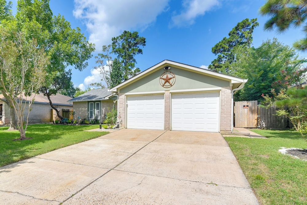 Golf & Get Outside - Family Home in Houston!