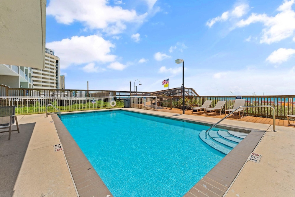 Ocean Breeze East 703