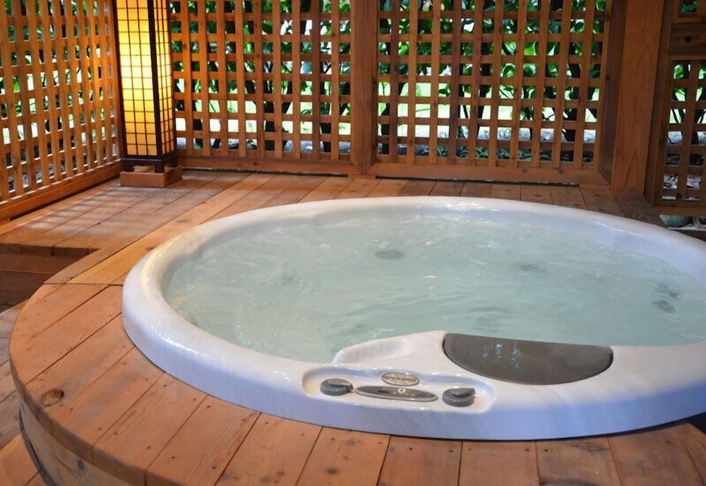 Shades of Jade Inn and Spa