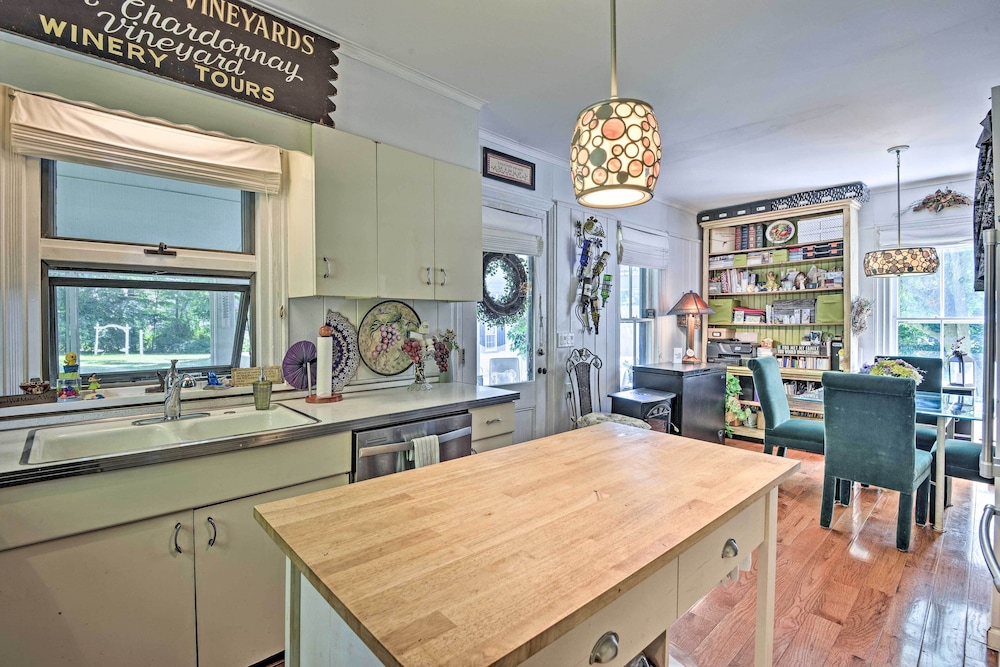 Historic Keuka Lake Estate in Hammondsport w/ Pool