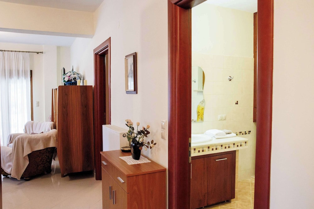 Anastasia s Kastoria Cozy Modern Garden Retreat