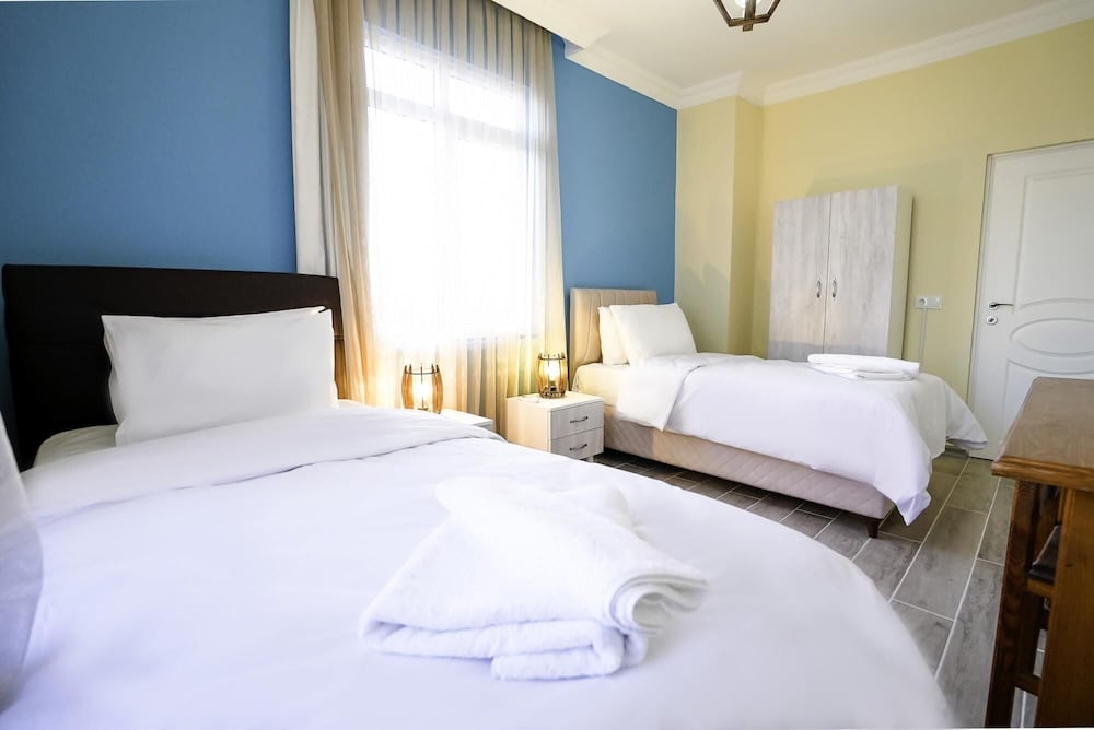 Central and Comfy Flat With Balcony in Muratpasa