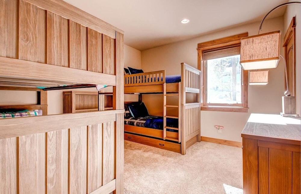 Riverwood 4 Bedroom Home by RedAwning view 3