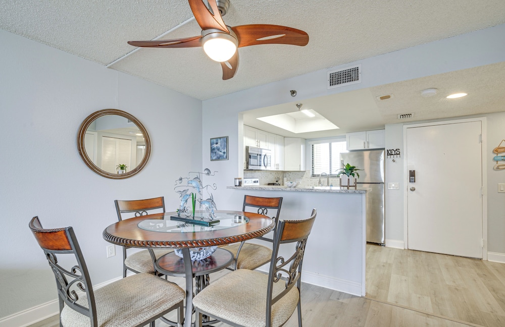 Gulf-view Condo in Hudson: Perfect for Snowbirds!