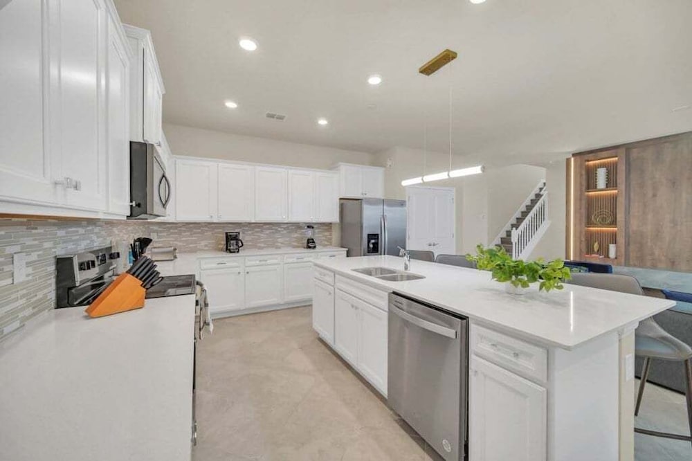 Everyone's Family Fun Home, Slides In Kids Rooms 10 Bedroom Villa