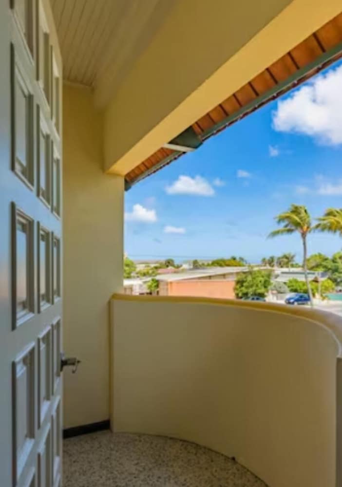 NEW 6br6 5BA Villa 200m to Beach w Privatepool