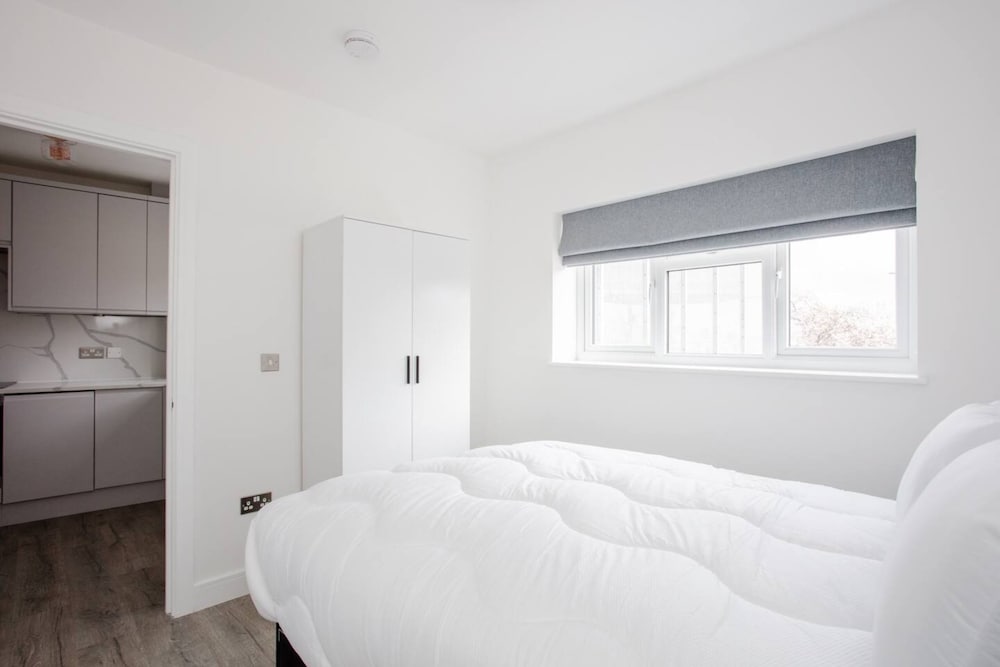 Designer 2 Bedroom Apartment in West London