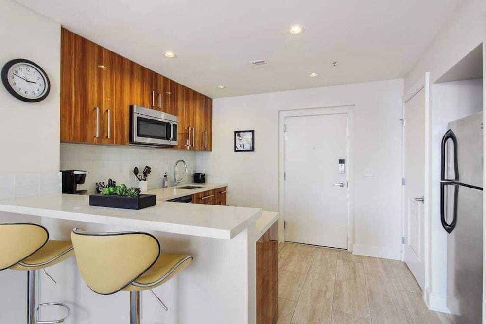 Elegant Condos in NOLA with Rooftop Pool - Image 3