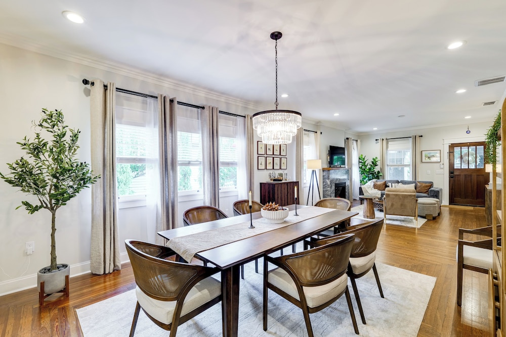 Renovated, Stylish Retreat w/ Patio in Lakeland!