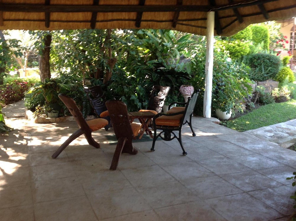 Lynn's Guest House