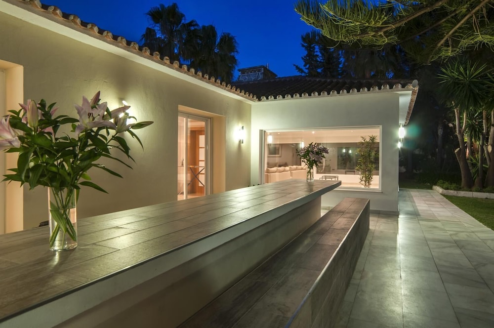 Beautiful Luxury Villa - Image 4