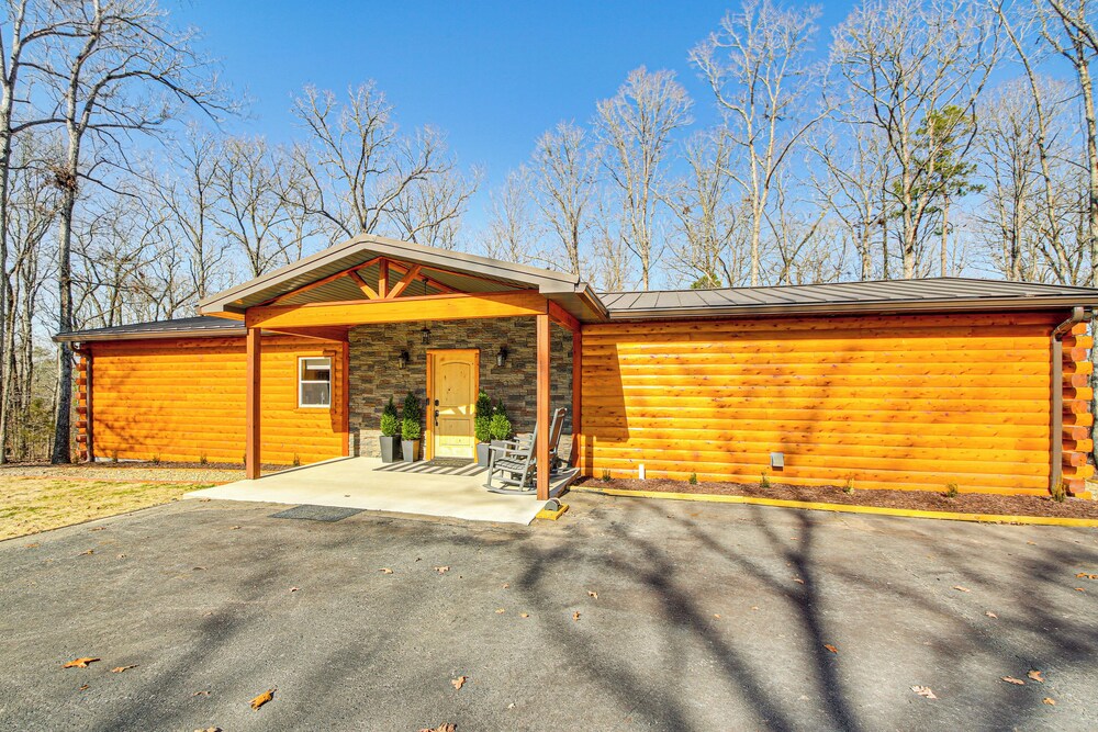 11 Mi to Marina on Lake Hamilton: Cabin Getaway