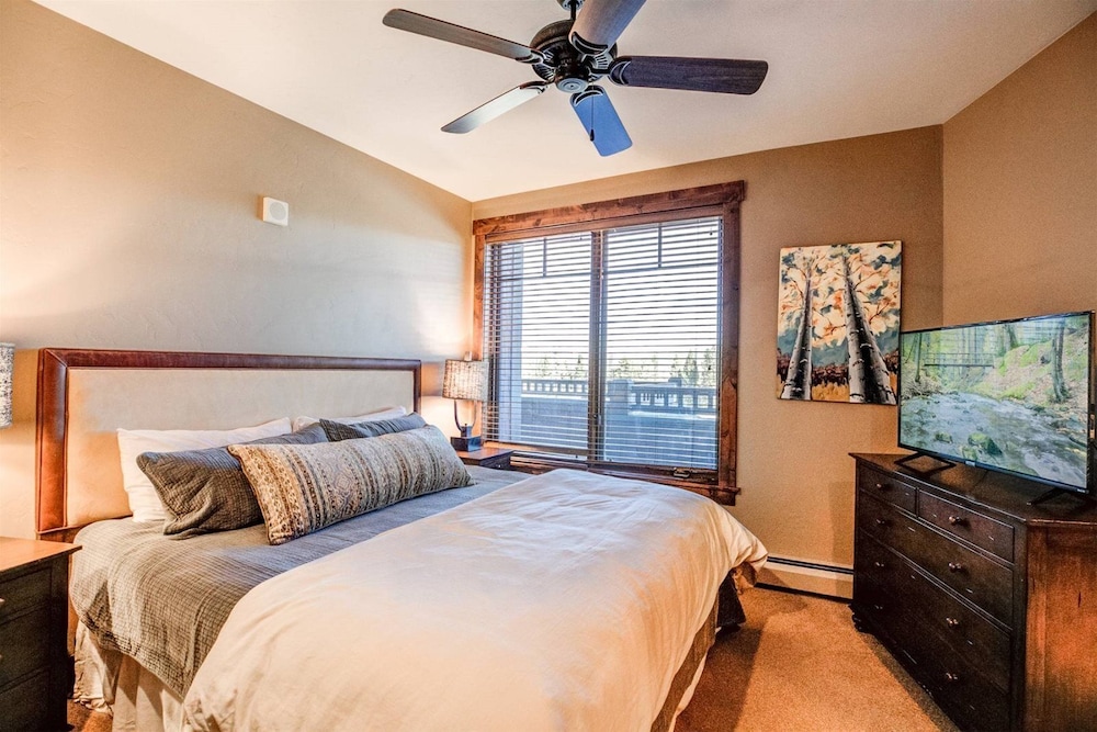 Crystal Peak 2 Bedroom Condo at Peak 7