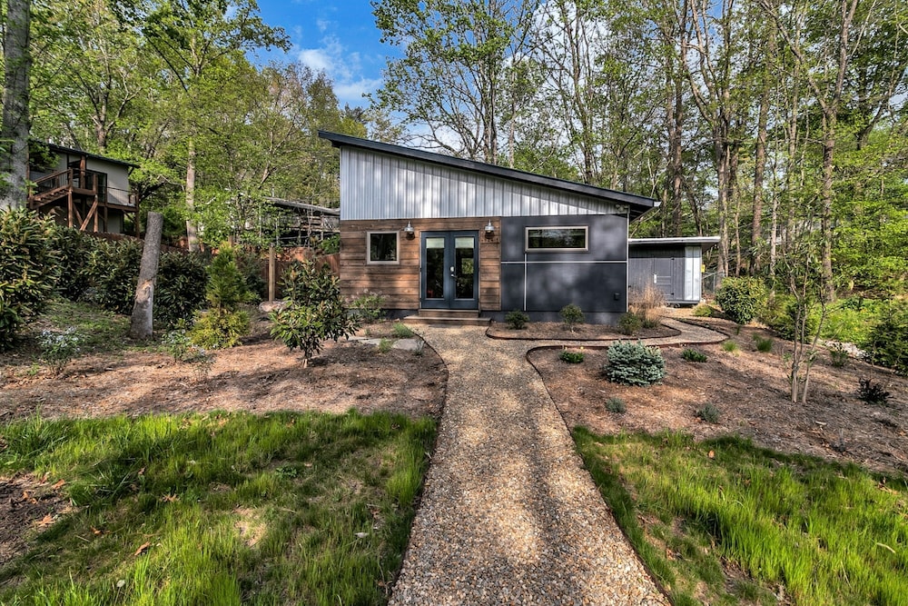 Cozy Laurel Cabin