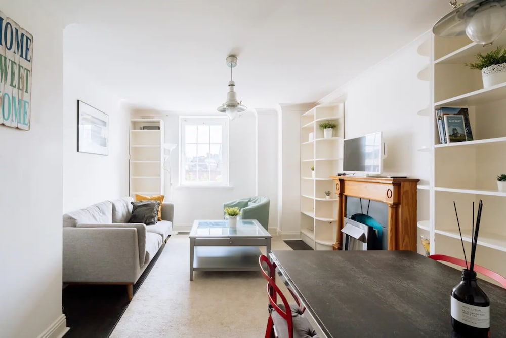 Homely 1 Bedroom Apartment in Dublin City Centre With River View