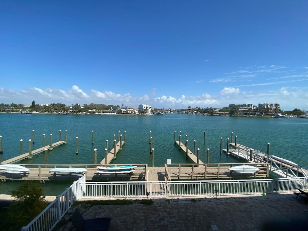 Oceana 204 East