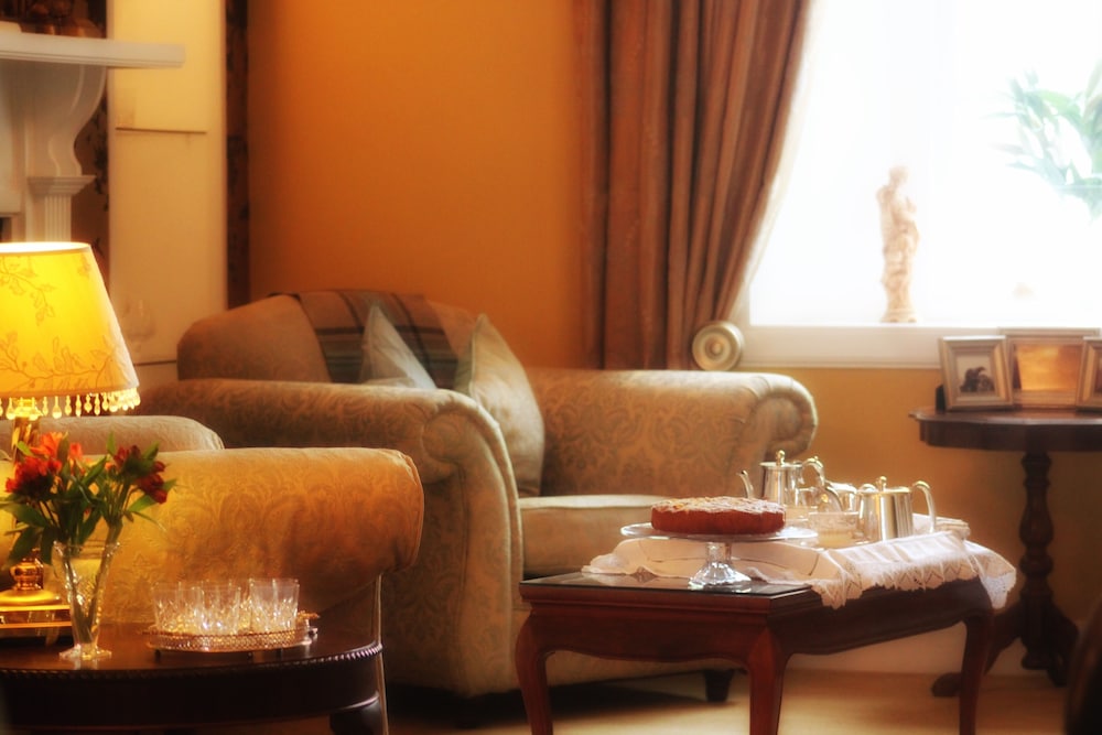 Glenegedale House