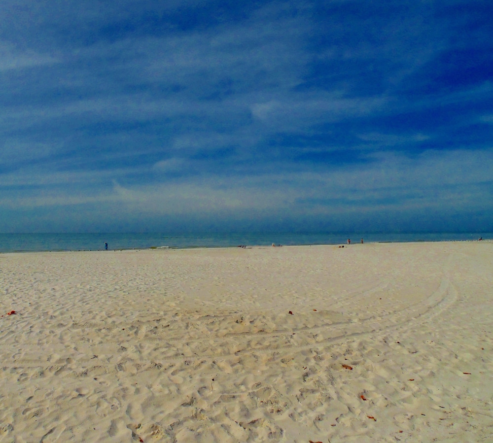 Sea Oats Beach Resort by Liberte
