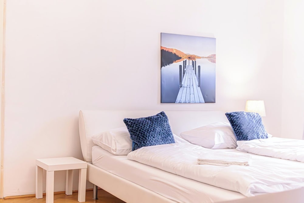 Simple 2 Bedroom Apartment with WiFi