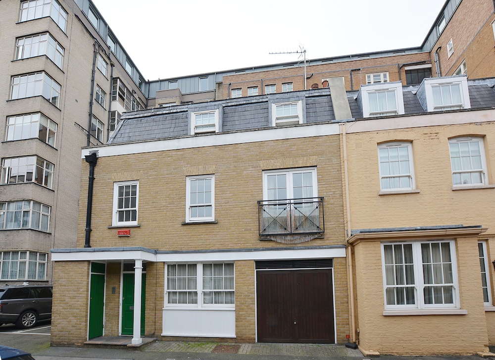 William Mews Townhouse