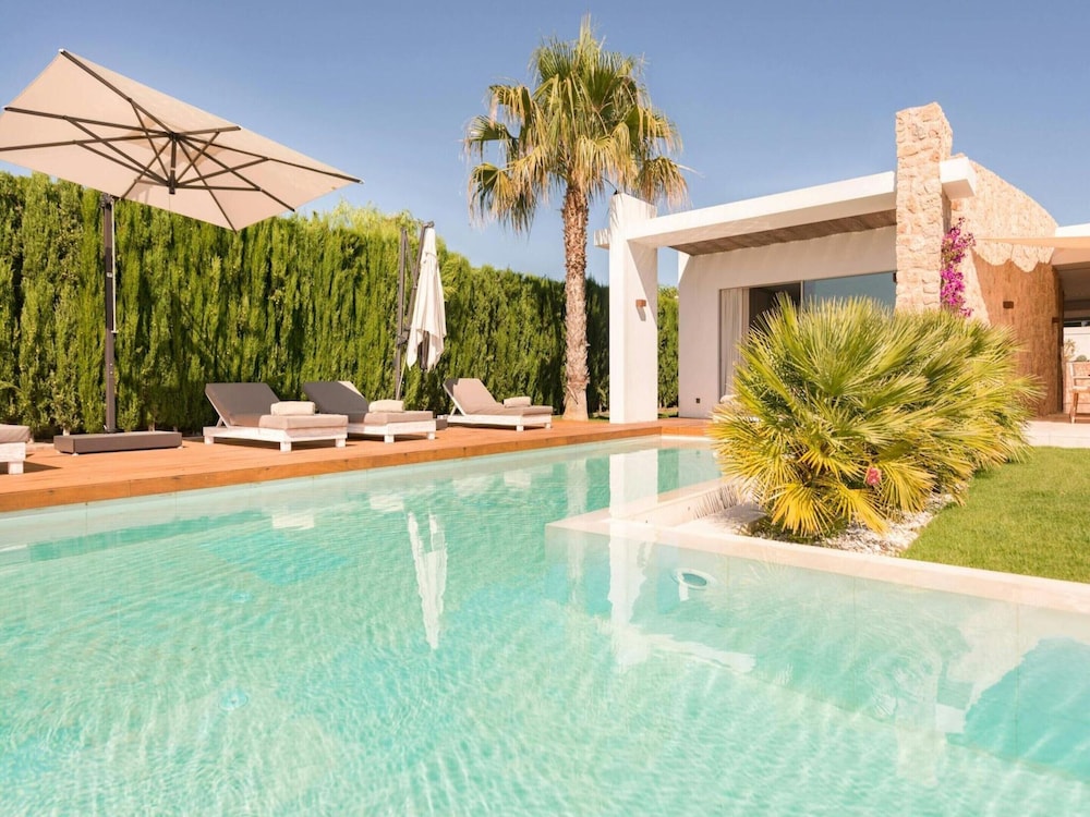 Stunning Villa With Modern Appliances