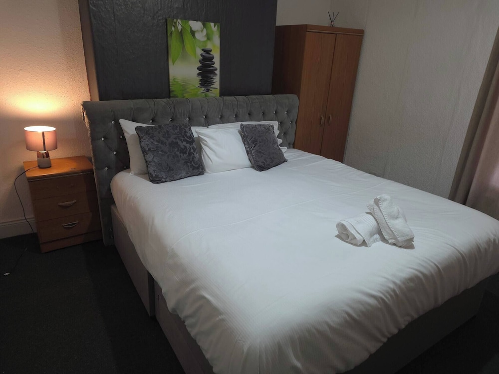 Stags Hens Contractors Longstay