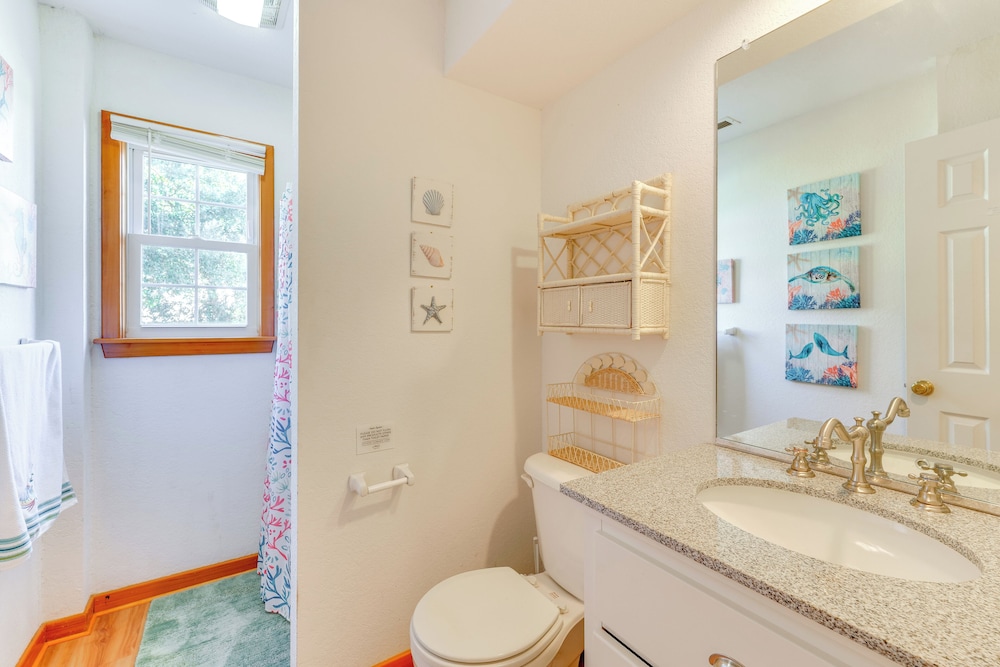 Walk to Pier: Spacious Coastal Home!