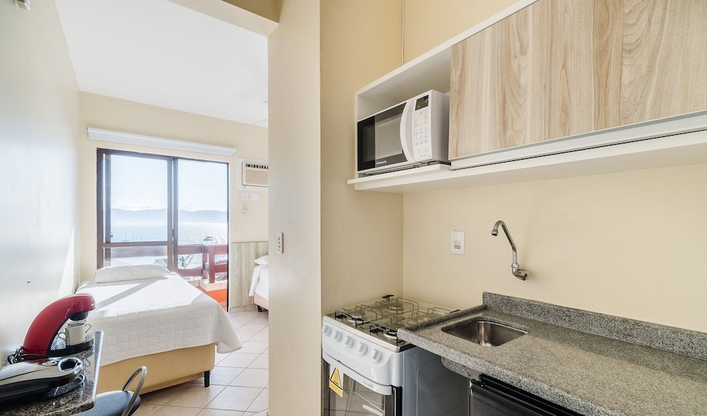 JOFs Apartamentos c Piscina e Vista Mar