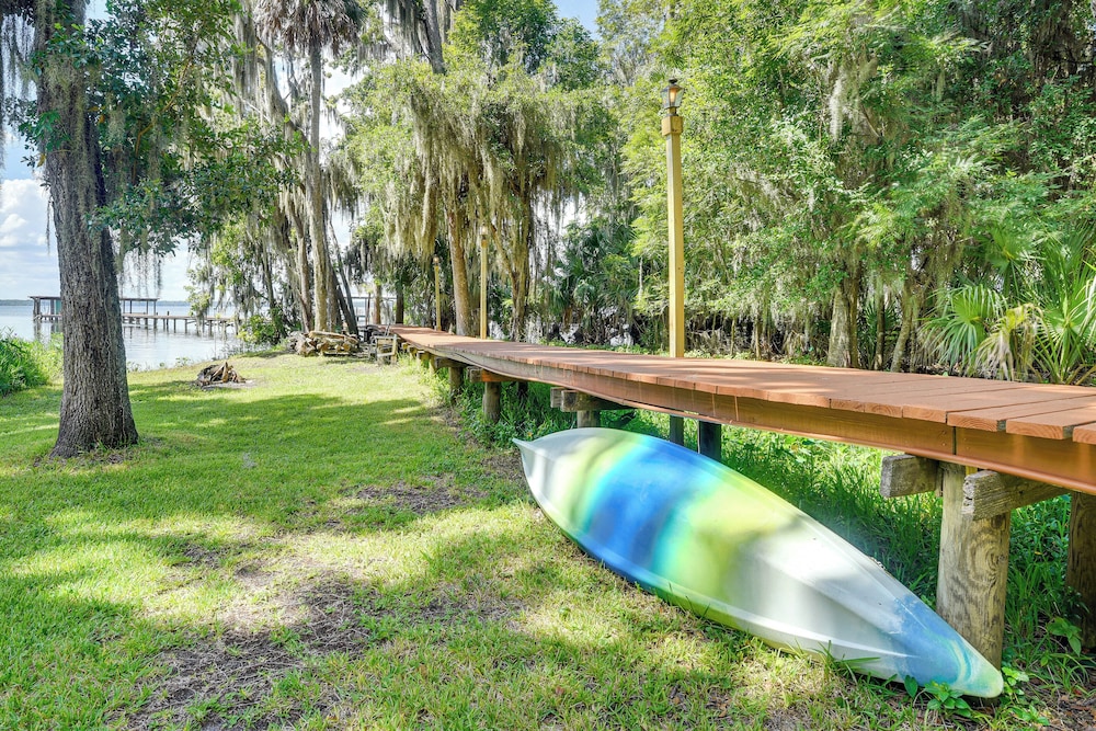 Little Lake George Hideaway w/ Furnished Boathouse