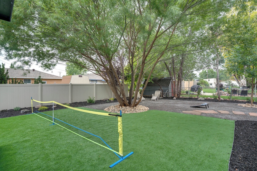 Game Room & Fire Pit: Family-friendly Loveland Gem