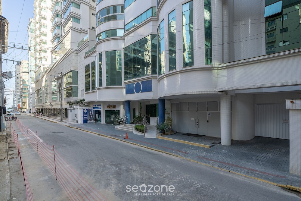 3BR Apt w/ BBQ 300m From the Beach Ivt1301