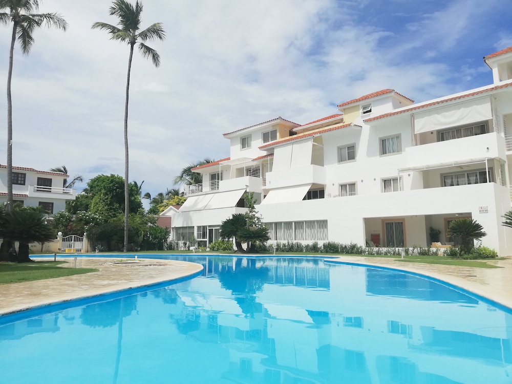 Los Corales Tropical Beach Resort & SPA