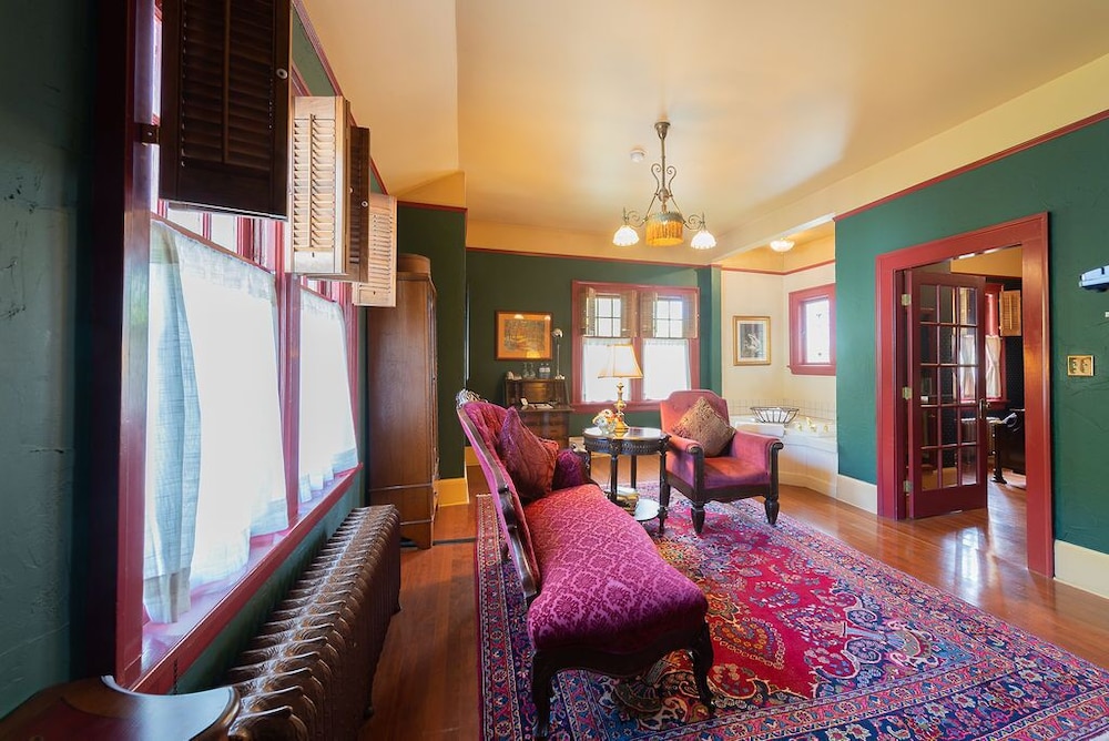 Beaconsfield Inn