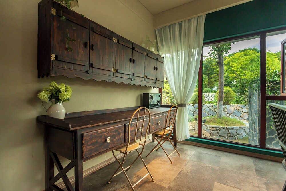 Jingdezhen Homestay Outside the Window