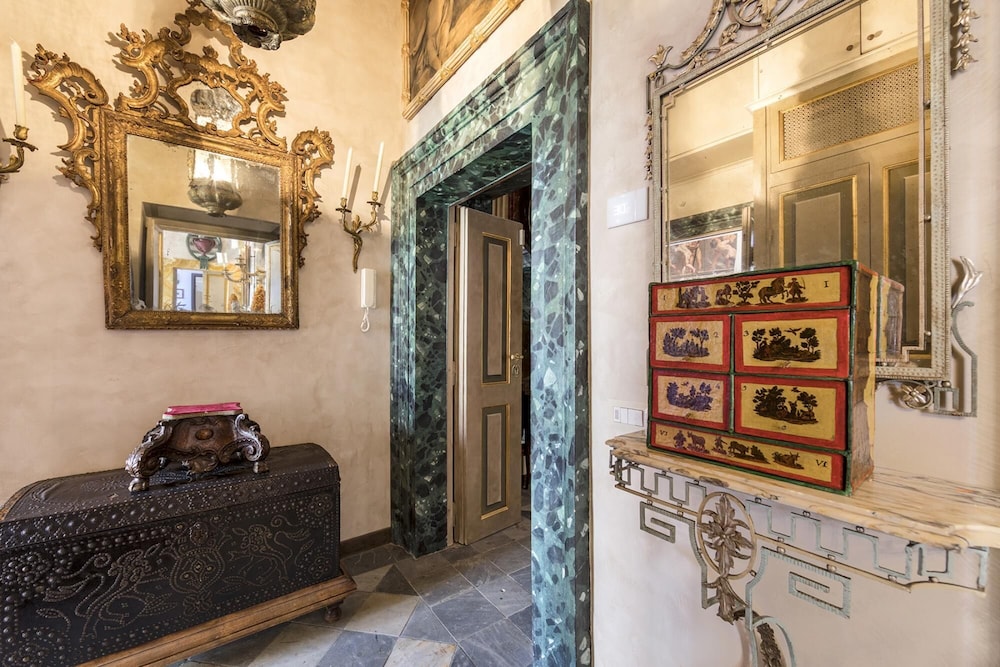A Prince in Rome Elegant Navona Terrace Apartment