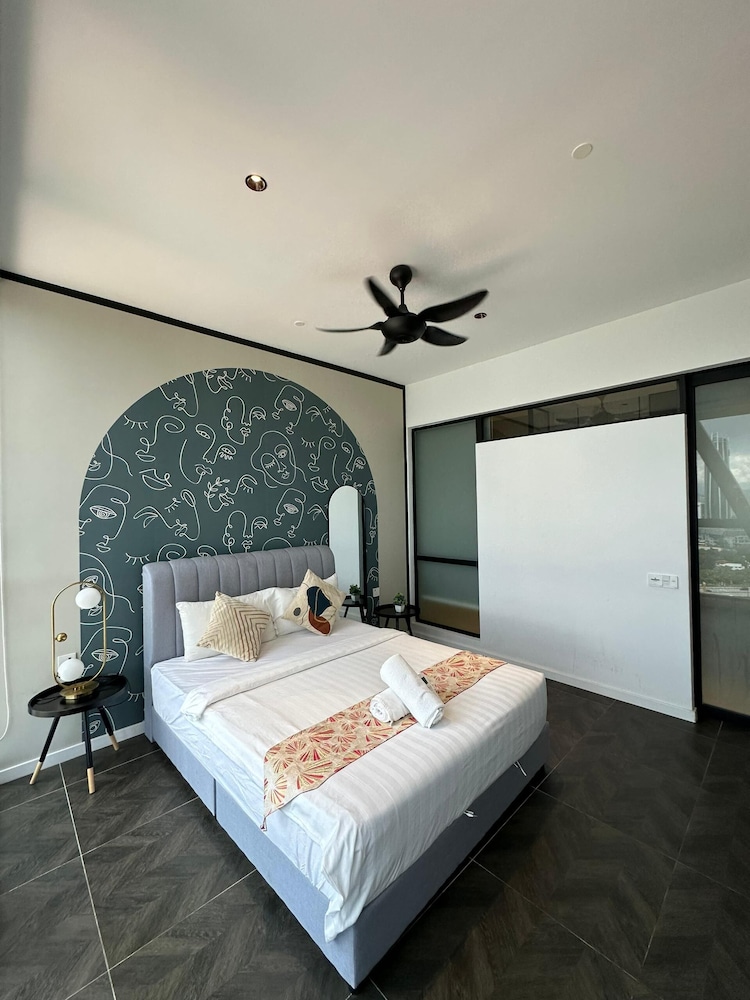 Scarletz Suites KLCC by Azure Heaven