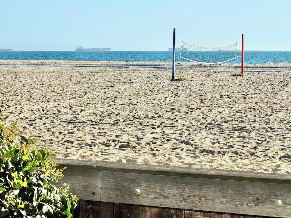 Beach Paradise Stunning 3-story in Long Beach!