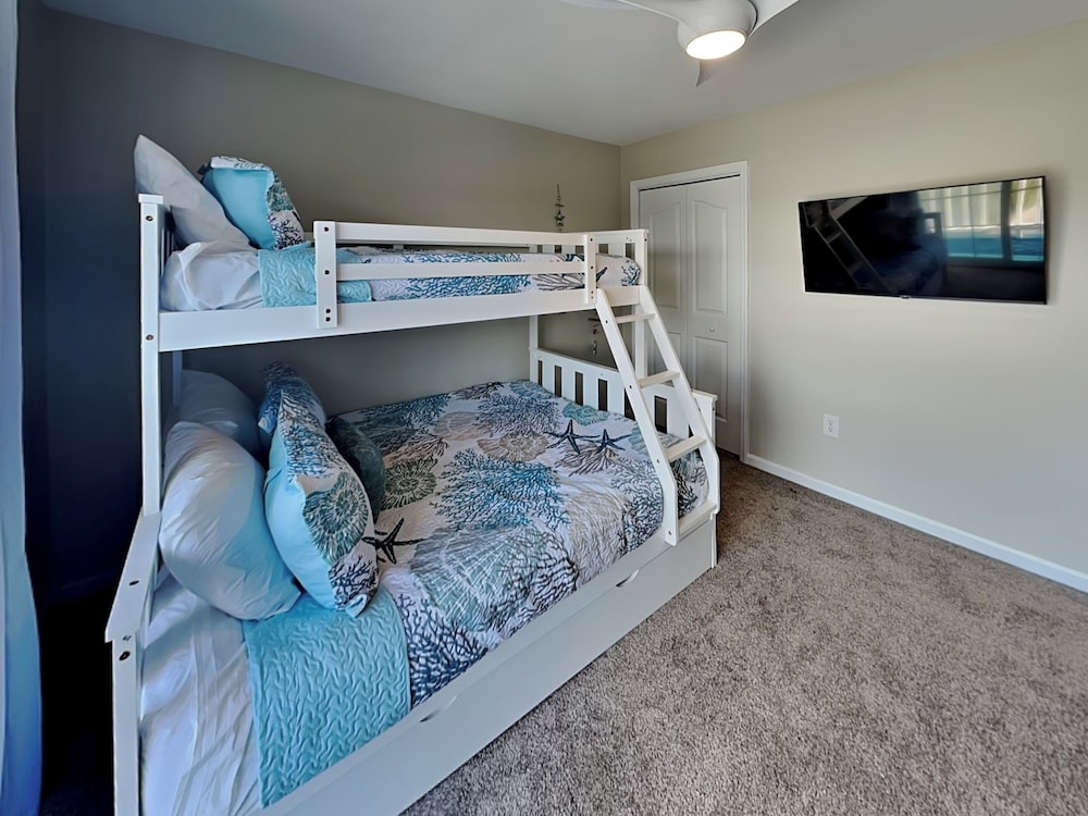 Blue Me A Wave by Topsail Realty