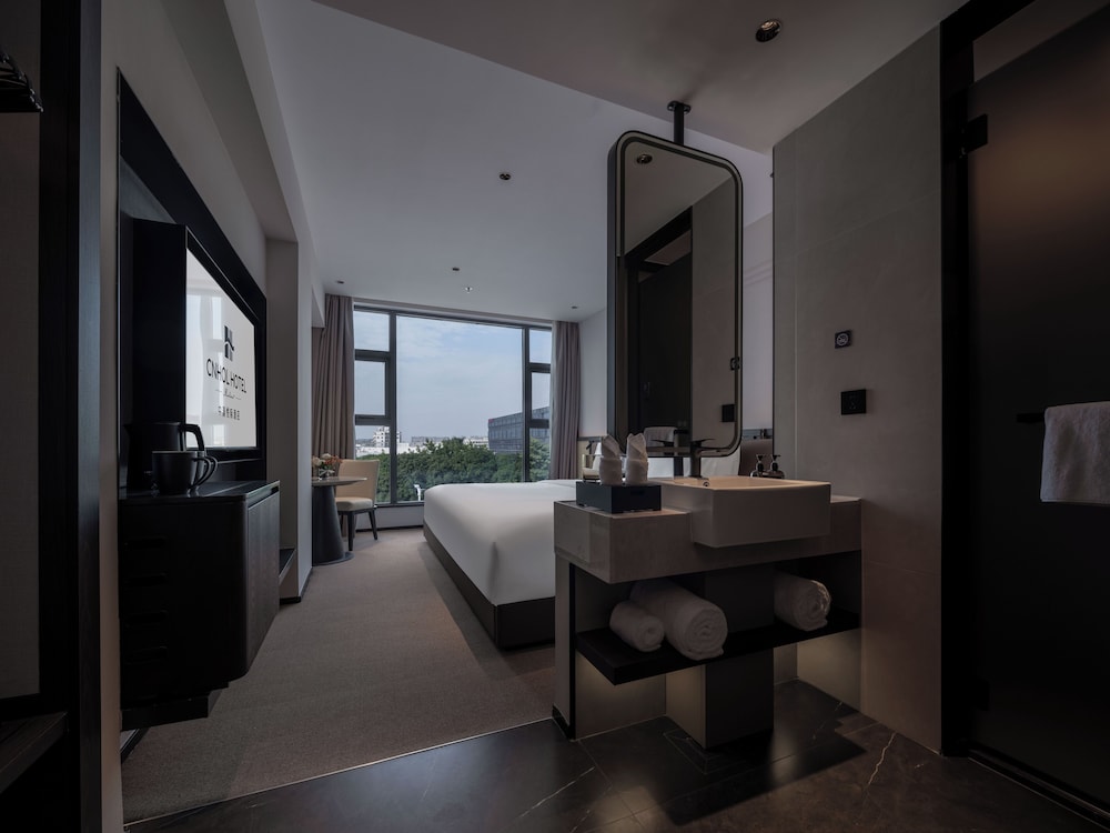 CNHOL RADIENT HOTEL