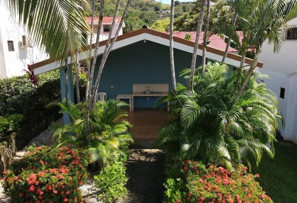 Minimalist Condo with a Beautiful New Design, Enclosed Patio, and Shared Community Pool