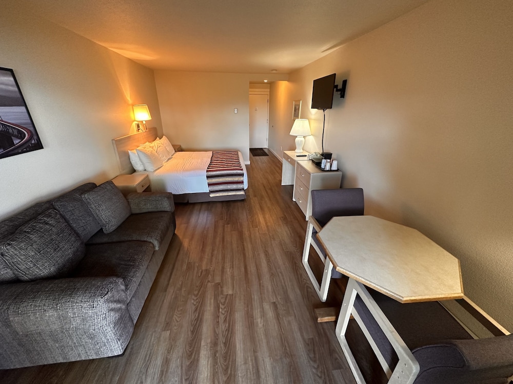 Astoria Crest Motel