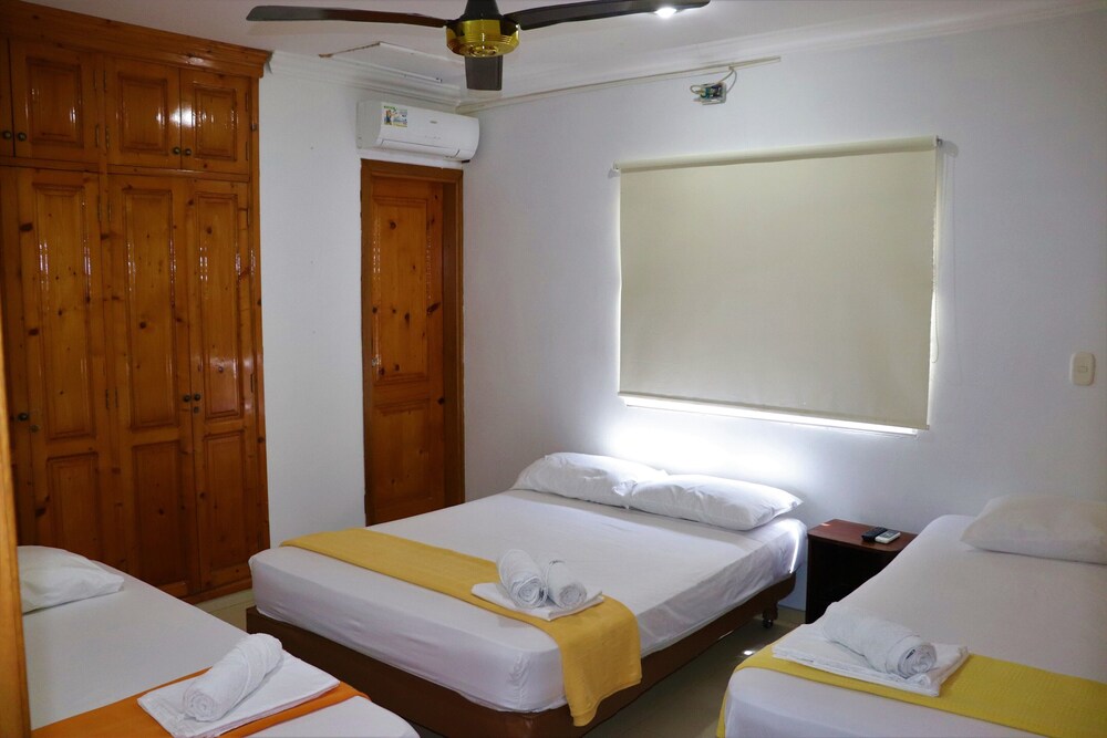 Hostal Santa Cecilia view 4