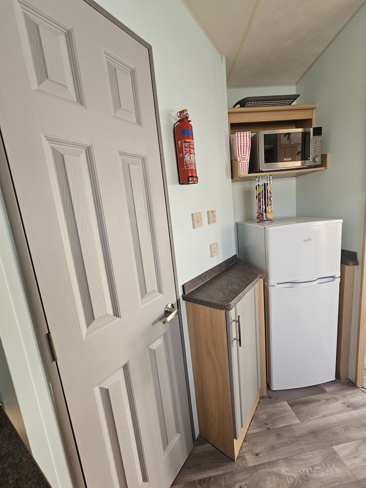 Inviting 3-bed Caravan in Porthcawl view 4