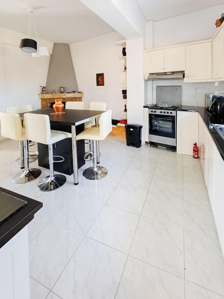 Filiatra Modern Getaway With Panoramic Views