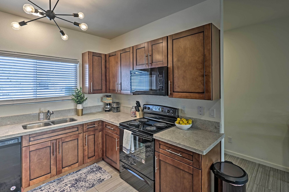Lake Havasu City Home w/ Fire Pit ~ 2 Mi to Lake!